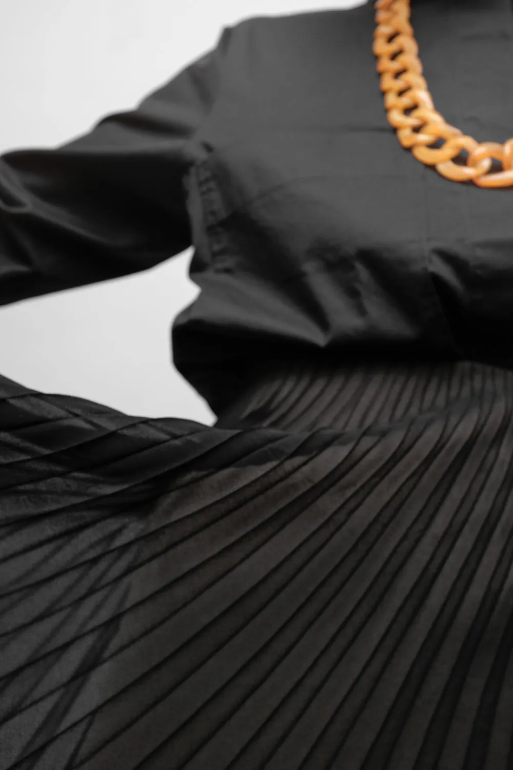PLEATED LUCID BLACK SET SKIRT